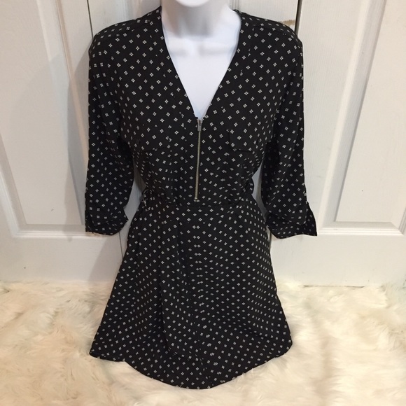 Express Dresses Nwt Black And White Long Sleeve Zip Front Dress